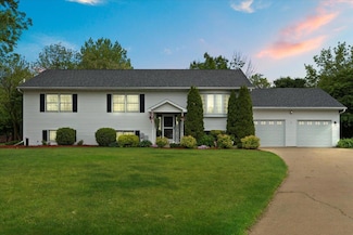 207 Christie Ct, Twin Lakes, WI 53181