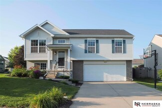 10853 Hanover St, Omaha, NE 68142