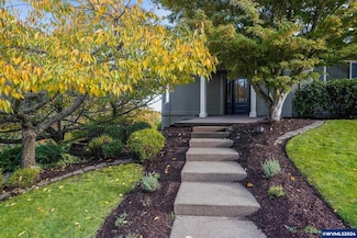 4360 NW Honeysuckle Dr, Corvallis, OR 97330