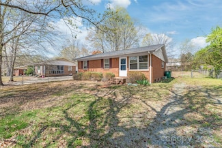 332 Spring Hill Rd, Matthews, NC 28104