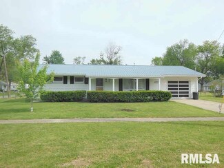 224 S 5th St SW, Clay City, IL 62824