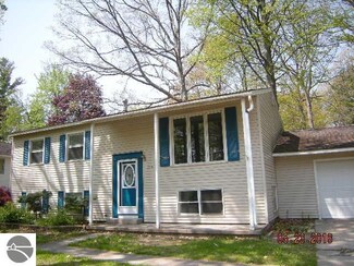 218 Wenonah St, Traverse City, MI 49686