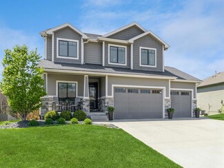 370 NE 77th Ct, Pleasant Hill, IA 50327