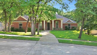 808 Lake View Ct E, Crowley, TX 76036