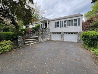 48 Bailey St, Trumbull, CT 06611