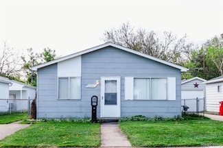 20940 Woodward St, Clinton Township, MI 48035