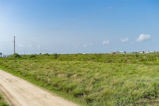 8-10 4th St, Gilchrist, TX 77617