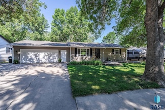 3808 S Morrow Dr, Sioux Falls, SD 57106