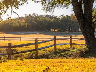 326 Lehne Ln, Fredericksburg, TX 78624