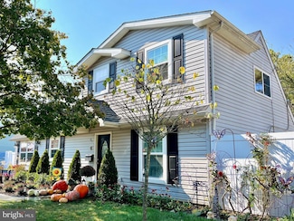 65 Ice Pond Rd, Levittown, PA 19057
