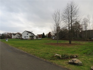 35 Teaberry Ln, Grove City, PA 16127