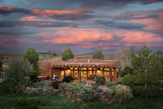 102 Vista Del Ocaso Rd, Ranchos de Taos, NM 87557