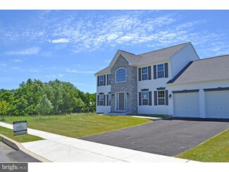 720 Belfair Dr, Dauberville, PA 19533