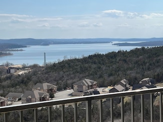 14 Treehouse Ln Unit 19, Branson, MO 65616