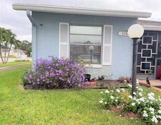 4320 Lucerne Villas Ln, Lake Worth, FL 33467