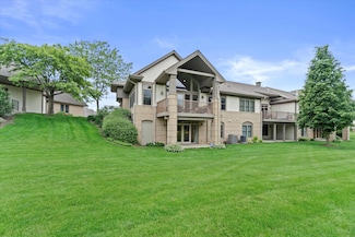 7510 W Tuckaway Pines Cir Unit 12, Franklin, WI 53132