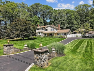 18 Fox Ridge Rd, Armonk, NY 10504