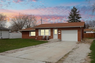 604 Hazel Dr, Gibson City, IL 60936