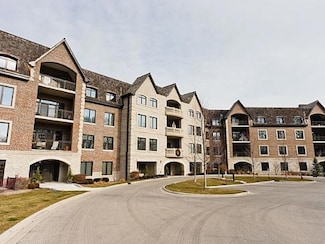 1800 Amberley Ct Unit 301, Lake Forest, IL 60045