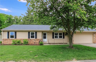 1824 Mccomb St, Charleston, IL 61920