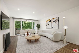 8535 W West Knoll Dr Unit 208, West Hollywood, CA 90069