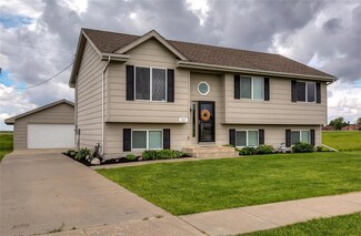 409 NE Maple St, Elkhart, IA 50073