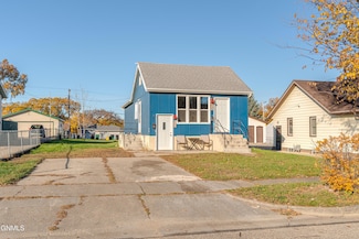 716 N 21st St, Bismarck, ND 58501