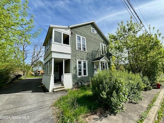 2 Degraff St, Amsterdam, NY 12010