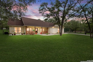 205 Oak Hollow Dr, La Vernia, TX 78121