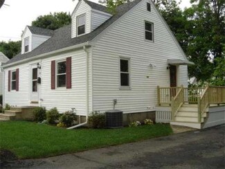 13 Kendal Dr, Woburn, MA 01801