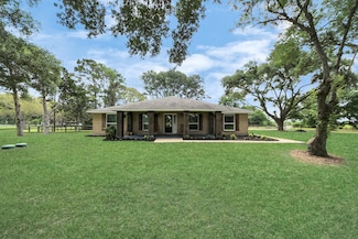 18011 Jungman Rd, Damon, TX 77430