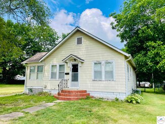 405 S Orchard St, Clinton, MO 64735