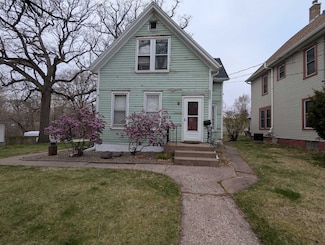 1215 3rd St, Moline, IL 61265