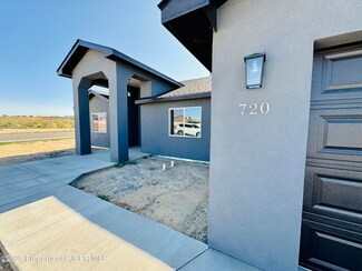 720 Lily St, Farmington, NM 87401