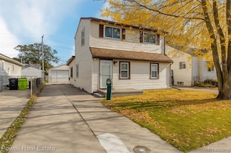 25152 Leach St, Roseville, MI 48066