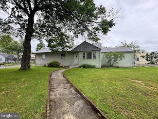 35 Farnsworth Ave, Maple Shade, NJ 08052