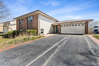 1501 Concord Dr, Downers Grove, IL 60516