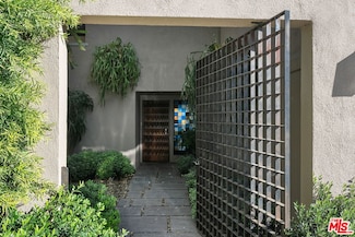1026 N Tigertail Rd, Los Angeles, CA 90049
