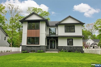 890 Oradell Ave, Oradell, NJ 07649