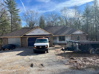 183 Natchez Cir, Crossville, TN 38558