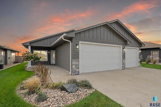 3809 E Prairie Wind St, Sioux Falls, SD 57108