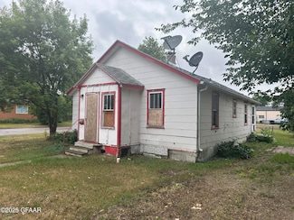 901 1st St NE, Devils Lake, ND 58301