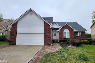 19913 Mapleton Dr, Macomb, MI 48044