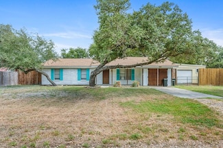 110 Wildwood, Rockport, TX 78382
