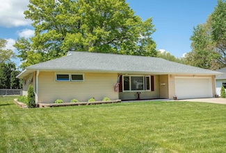 1132 S Hill Dr, Waterloo, IA 50701