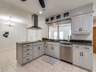 434 Washington Dr, Arlington, TX 76011