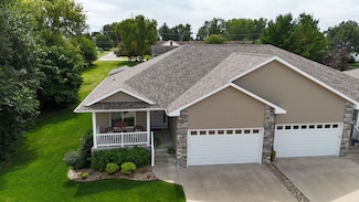 2906 W 3rd St, Cedar Falls, IA 50613