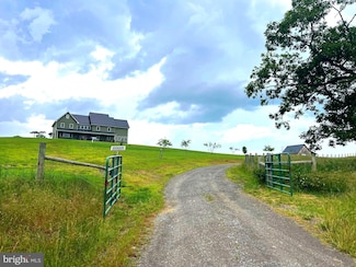 1294 Winding Ln, Maysville, WV 26833