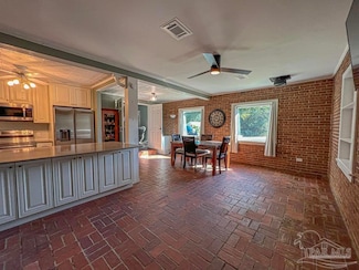 6668 Maple St, Milton, FL 32570