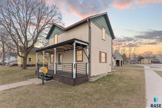 820 E 6th St, Dell Rapids, SD 57022